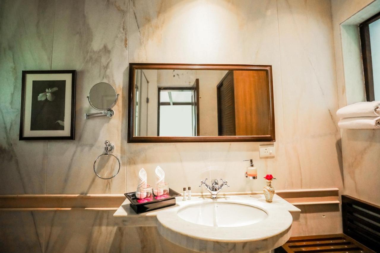 Saptapuri By Royal Orchid Hotels Limited Varanasi Exteriör bild